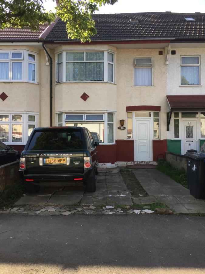 Wesley Avenue Londra